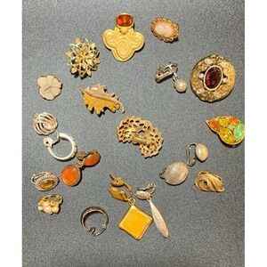 Vintage Lot Of 20 Single All Branded Clip On Earrings Craft Repurpose Monet Etc